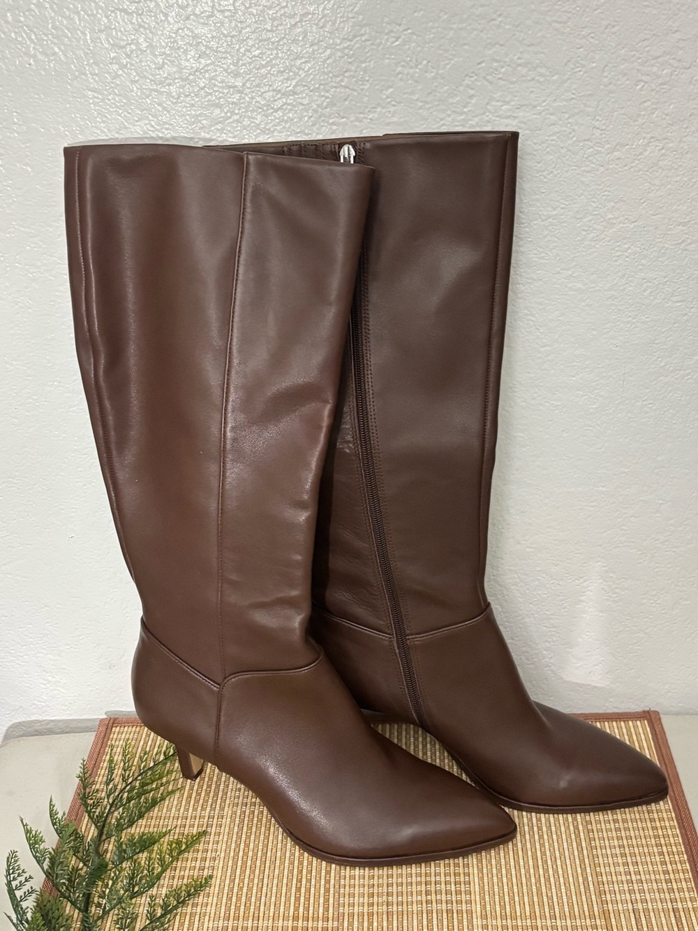 Dolce Vita Woman Pointed Toe Knee High Boot Size: 11
